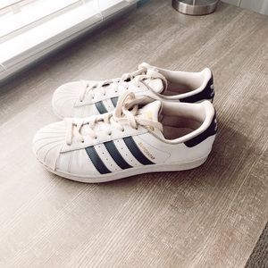 Adidas superstars